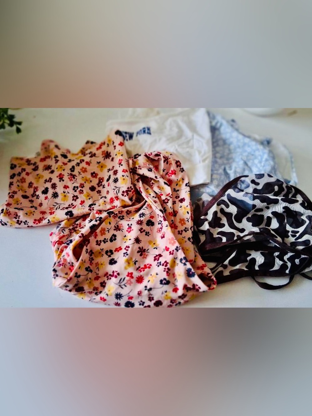 BUNKLE 4 BRAS XL & 1 PAIR PANTIES LARGE